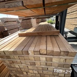 Ca. 79x Guyana Teak palen fijnbezaagd, 68x68xmm, lengte 52/185cm, 28/2